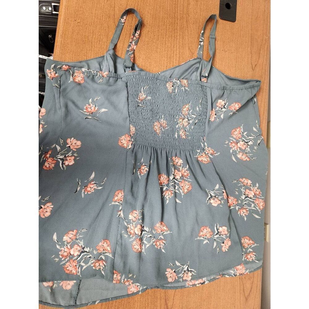 Torrid Georgette Button-Front Cami Grey Floral Size 2X (R) - Picture 7 of 9